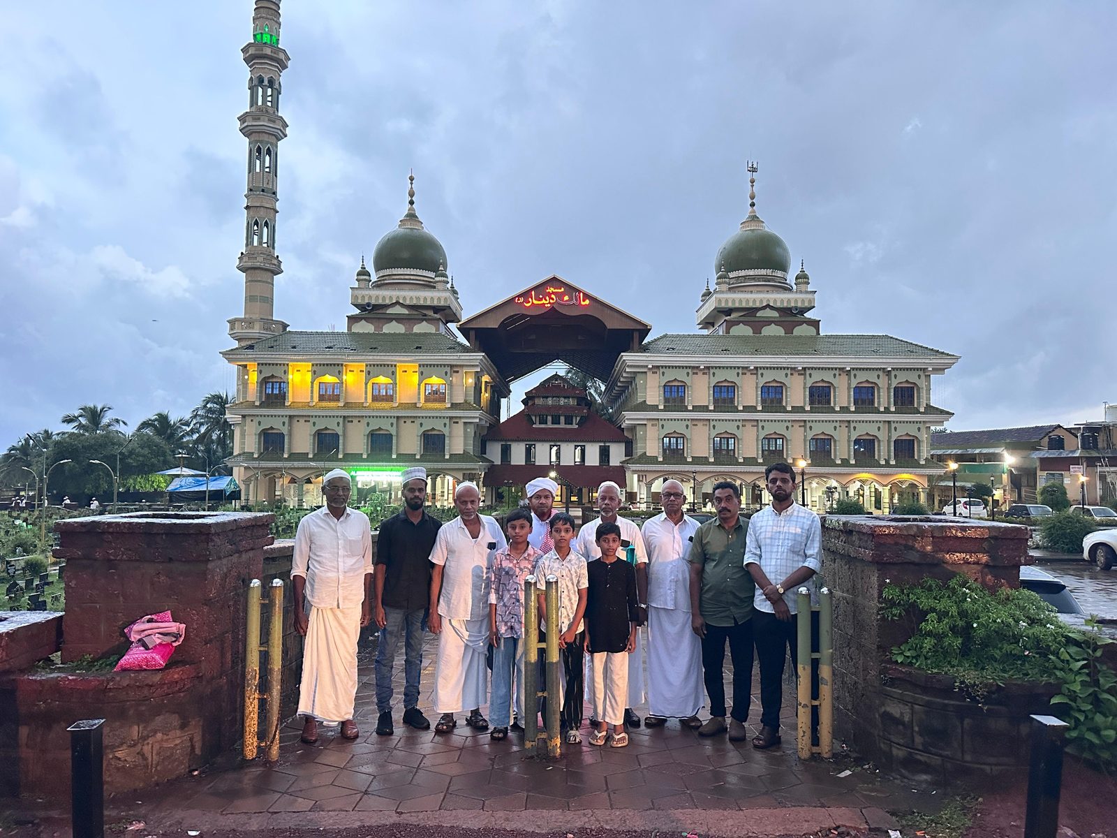 Siyarath Yatra group photo at the destination